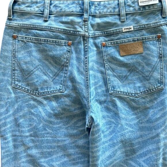 Wrangler Light Blue Meow Laser Tiger Print Wanderer Flare Jeans Size 30 x 32 New - Picture 9 of 16